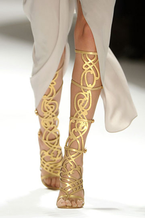 cas-you-assbutt:claire-fairy:I COULD SLAY 10,000 WARRIORS FOR THE ROMAN EMPIRE IN THOSE SHOESI WOULD