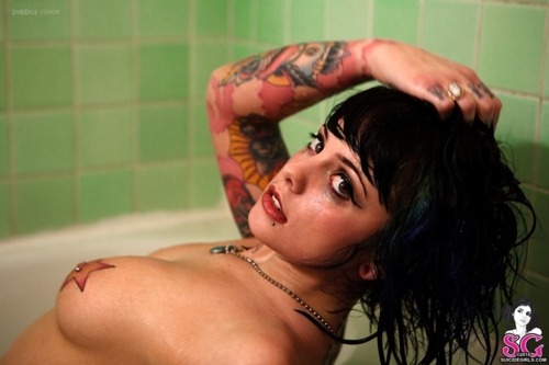 Sex iz0mbie:  Click here for more gorgeous/inked pictures