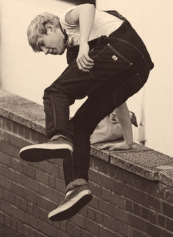 guydirectioners:  Niall’s out looking for fun. 