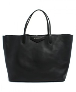 petite-brunette:  Givenchy leather tote bag.