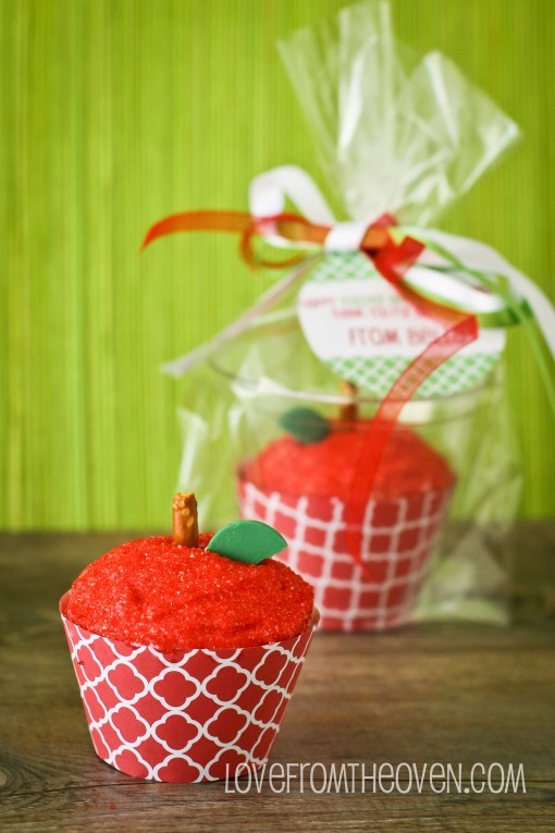 gastrogirl:  apple cupcakes for teacher appreciation. 
