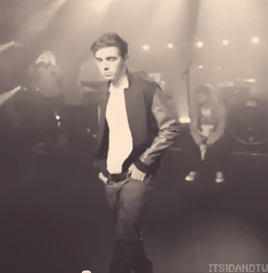 its1dandtw:   Hand you another drink, d-d-d-drink it if you can [x]  
