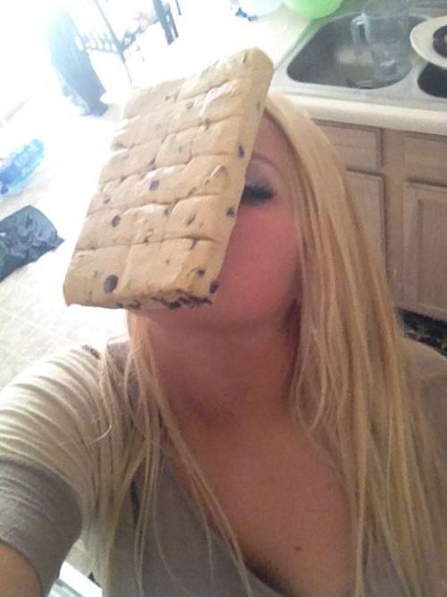behaving:  TRYIGN TO BAKE COOKIES ON MY HOT FACE 