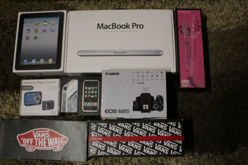 summerrloveing: Missive giveway: Macbook pro (13 Inch) $1500 Ipad 2 $800 Waterproof Digital camera 