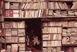 wearenovels:  india calcutta bookstore (by FriskoDude) 