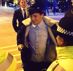 guydirectioners:  Louis spending some time with the cops in Manchester. 