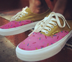 reiidee:  i need me a pair of donut vans. 