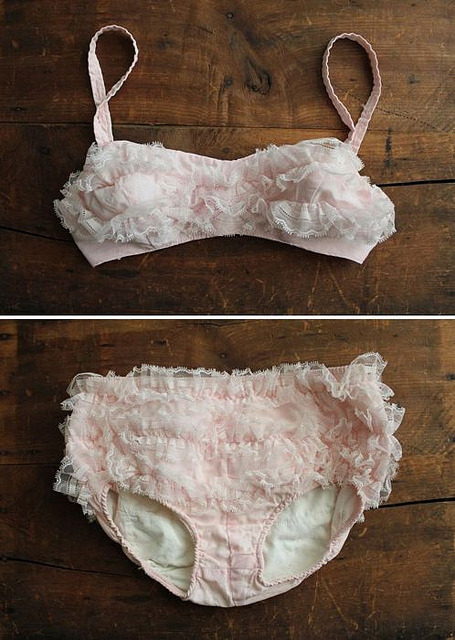 pearleyednomad:  1960s Cole of California whisper pink ruffle bikini  