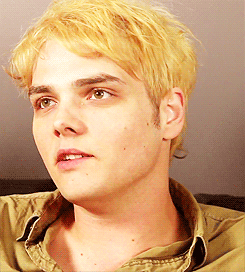 gifsmcr:  Gerard Way’s facial expressions during an interview. 