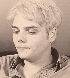 gifsmcr:  Gerard Way’s facial expressions during an interview. 