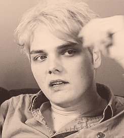 gifsmcr:  Gerard Way’s facial expressions during an interview. 