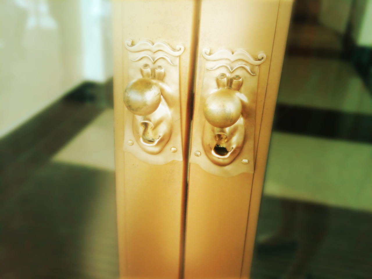 carouseloflauren:  Alice in Wonderland doorknobs at the Walt Disney World Casting