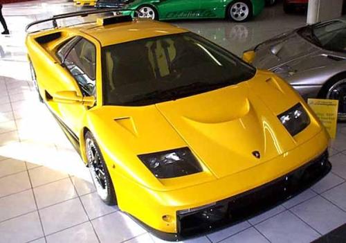  SORTEIO! É o seguinte, galera… Minha avó ganhou 315 carros importados em um bingo, mas como ela tem 269 anos e é analfabeta ela não consegue dirigir. Por isso ela sorteou os carros para os 10.523 netos dela e eu ganhei 51 carros. Enfim, vendi 47