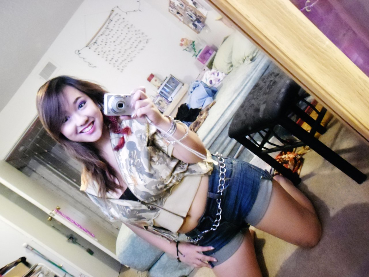 asianhumps:  ✓for hot curves! http://low-life-high-nights.tumblr.com/