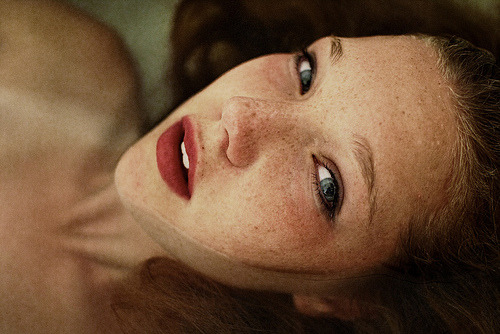 silenting:  s-ilva:  eyes as candles (by Julia Levine)                                  