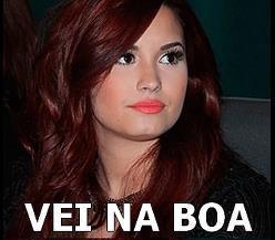 Meninas de 9 anos chorando por amor nao correspondido, eu procurando o "abra aqui" do pacote de biscoito