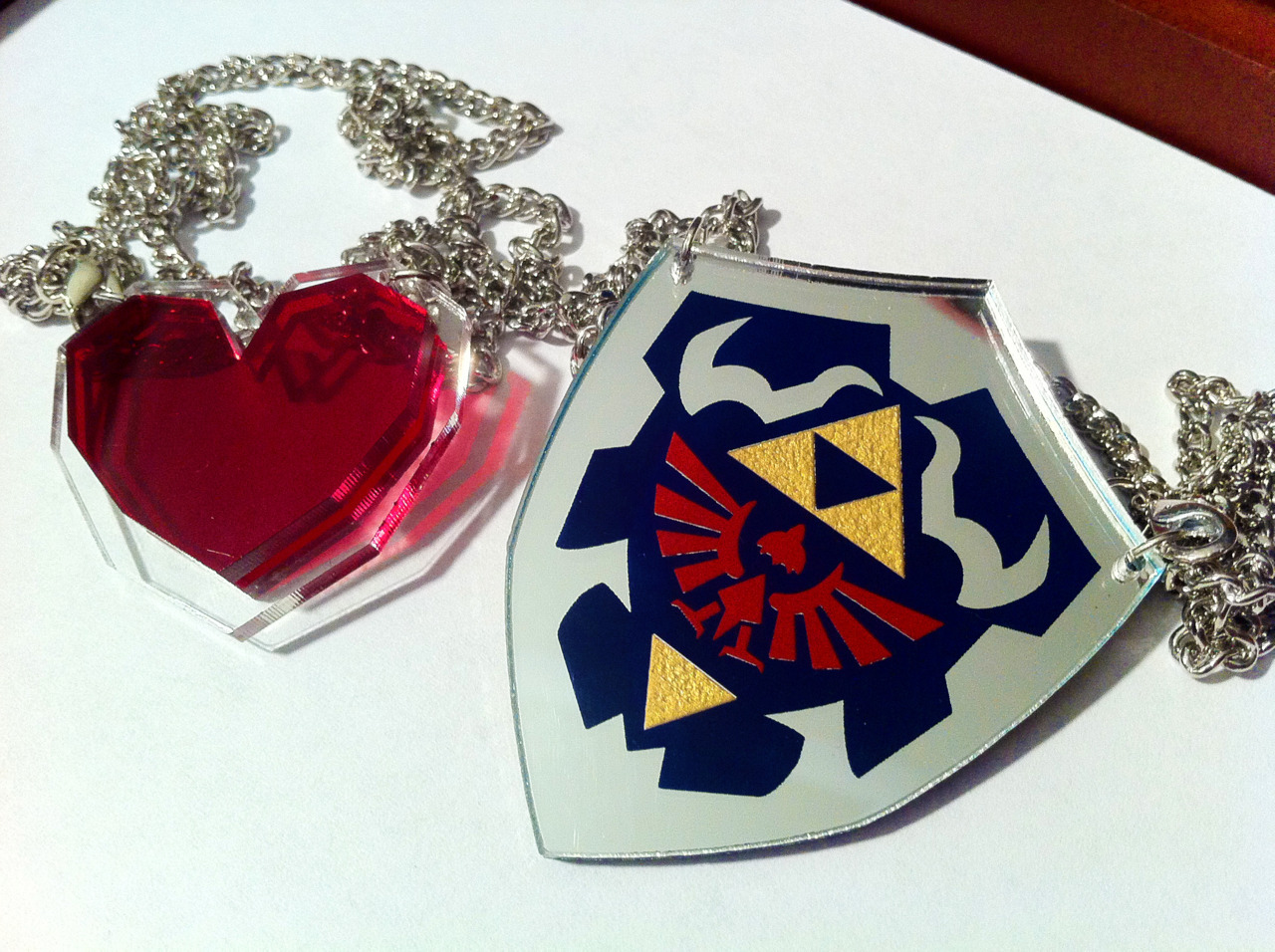 legend of zelda Hylian Shield and Full Heart Container