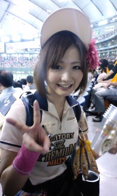 plasticdreams:  ニュース30over : 東京ドームのビールの売り子の可愛さは異常 - ライブドアブログ