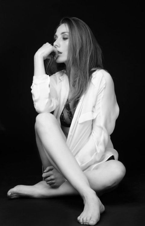 fleshandblonde:  Rosie Marcel celebrates adult photos