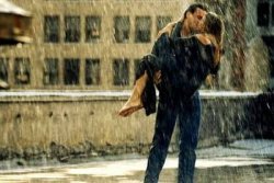  Quem nunca sonhou em beijar na chuva ? pois é , porem eu sonho beijando você !  