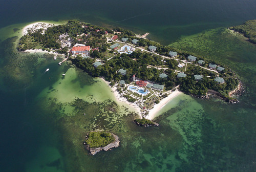 Cayo Levantado, Samana, Dominican Republic (by Hispanioland).