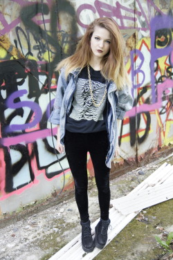 grunge-style:  it’s me again x  