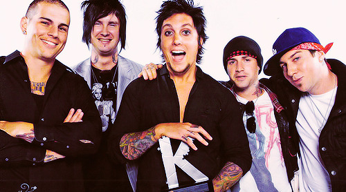 rockedd:  18/100 photos of Avenged Sevenfold (☠) 