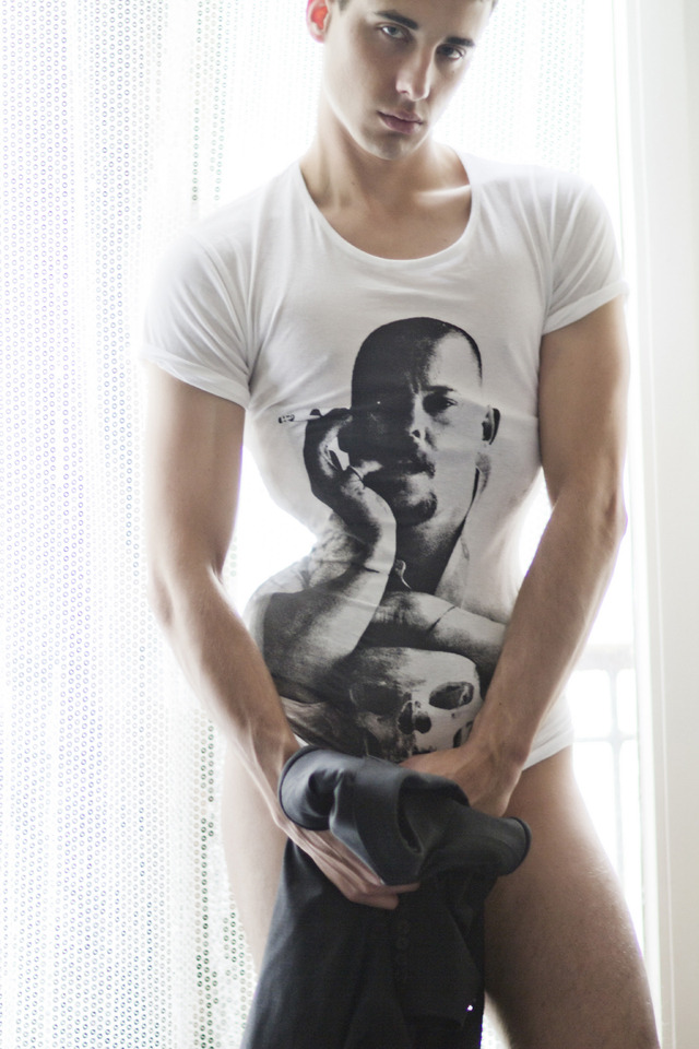 ohthentic:severelymame:  Gabriel Moginot by Arno Roca  Oh