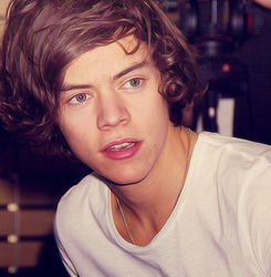 cali1d:  Niall in the background of the 3rd pic! 