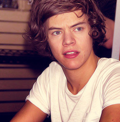 cali1d:  Niall in the background of the 3rd pic! 
