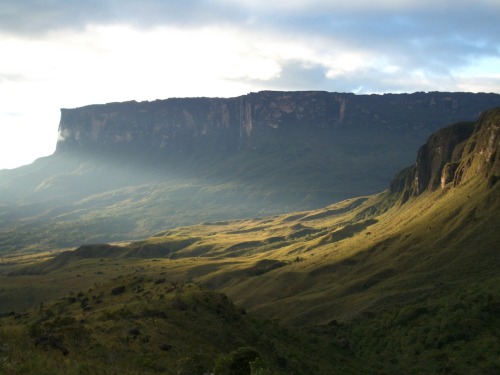     Mount Roraima is a two billion year old tabletop mountain at the border of Venezuela, 