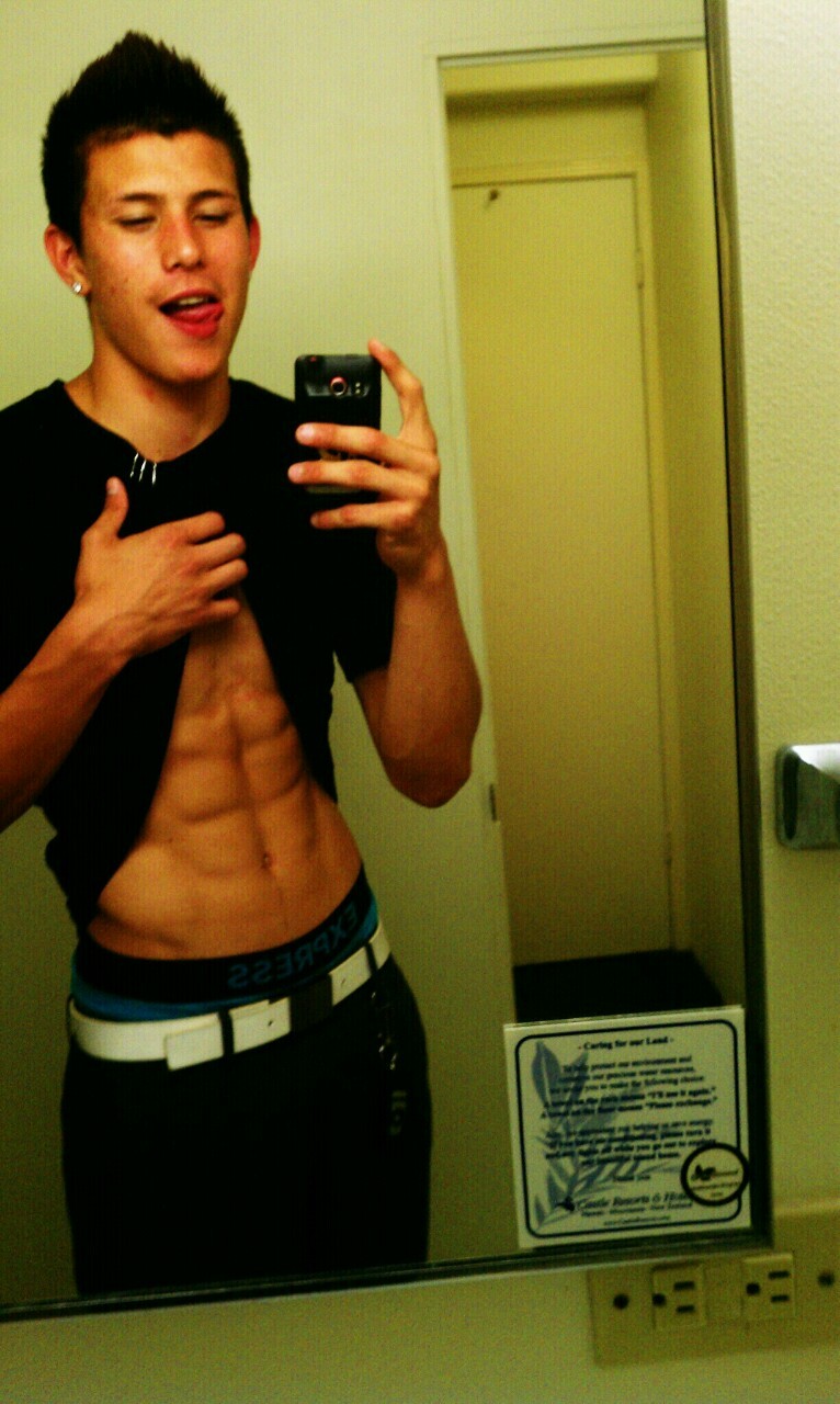 sagginboys:  Sagginboys