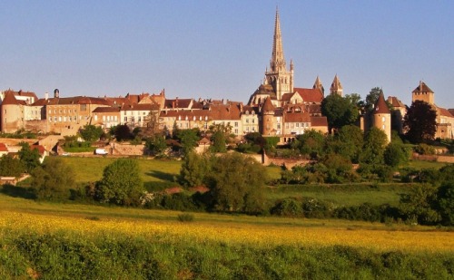 (via Autun, a photo from Bourgogne, Central | TrekEarth)Autun, Burgundy, France