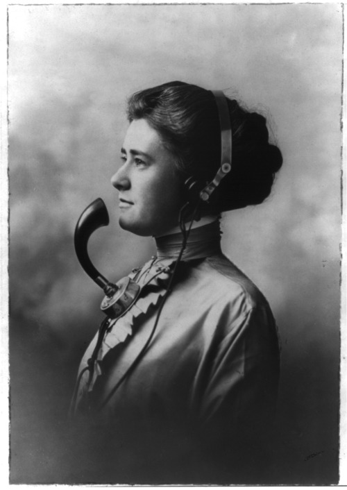 locpix: A Telephone Operator. 1911