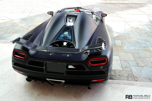 automotivated:  Koenigsegg Agera (by Raphaël Belly)  parece um avião que esqueceram de colocar asas