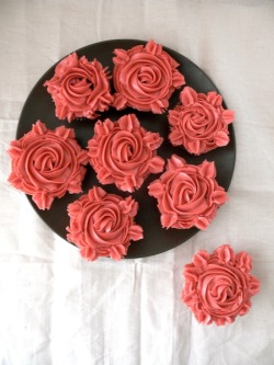 thecakebar:  Red Velvet Pomegranate Cupcakes