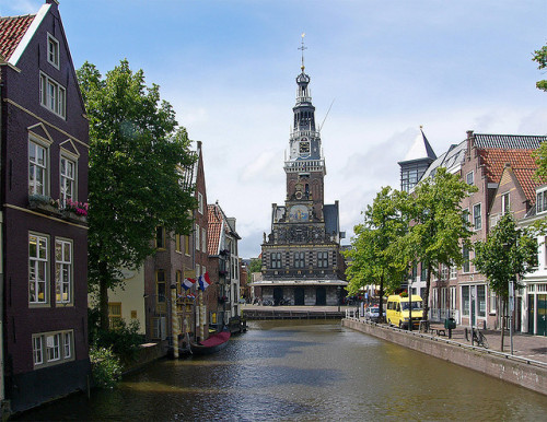 View of the Waaggebouw down one of Alkmaar&rsquo;s canals, Netherlands (by John in Scotland).