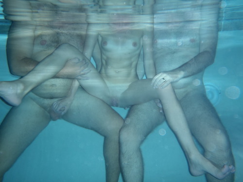 Got a new pool…will have to do this soon!yoursistersunleashed:  Very sexy! My exgf was done underwater when she was younger too. Love this! share-bare:  What hubby would see, sitting across the hottub, if he looked under the water.  She’ll be