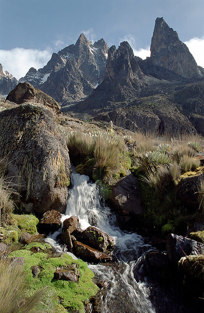 Small waterfalls on the way to the top of Mount Kenya (by jipe82).