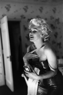 scream-like-a-baby:  ‘What do I wear in bed? Why, Chanel no. 5 of course.’ - Marilyn Monroe 