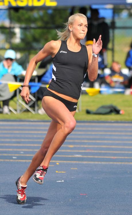 Lauren Collins - 19-Mar-2011UC Irvine Spring Break InvitationalAnteater Stadium, Irvine, California,