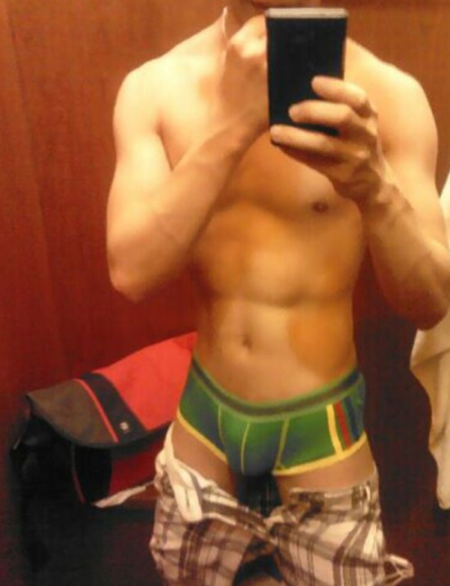 manhandlehim:  Great undies! 