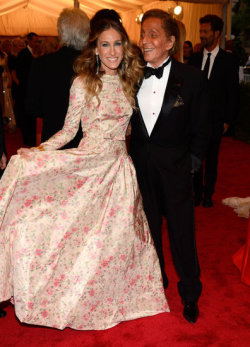  Sarah Jessica Parker in Valentino with Mr.