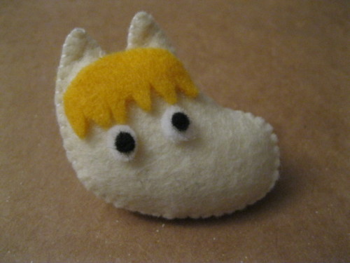 thatmotherfuckingcat:  merriberry:  notyourwaifu:  The Moomin family plus Snorkmaiden, in plushie brooch form. Stuff like this can take up your whole day if you also do other things while doing this. I have materials to make two more sets, though I’m
