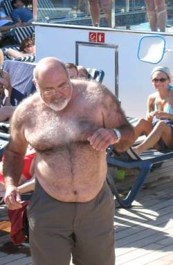 puresilverdaddies:  184  woah, that&rsquo;s some burly daddy!