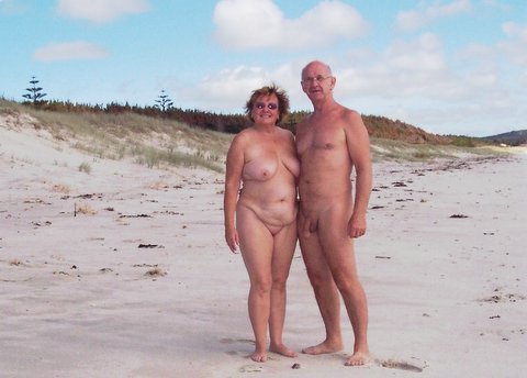 nudecouples.tumblr.com/post/27971107279/