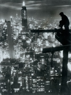 scanzen:  View on the Empire State Building and the nocturnal illuminated Lower Manhattan from the R.C.A. Building, which was being constructed at that time, 1932. (Photo by Imagno/Getty Images)  