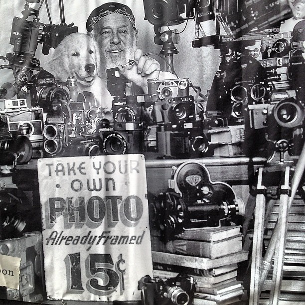 Take your own photo #polworld #igerspadova #padovafotografia #italy #b&amp;w
