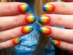 nailpornography:  omg rainbow ombre!! this