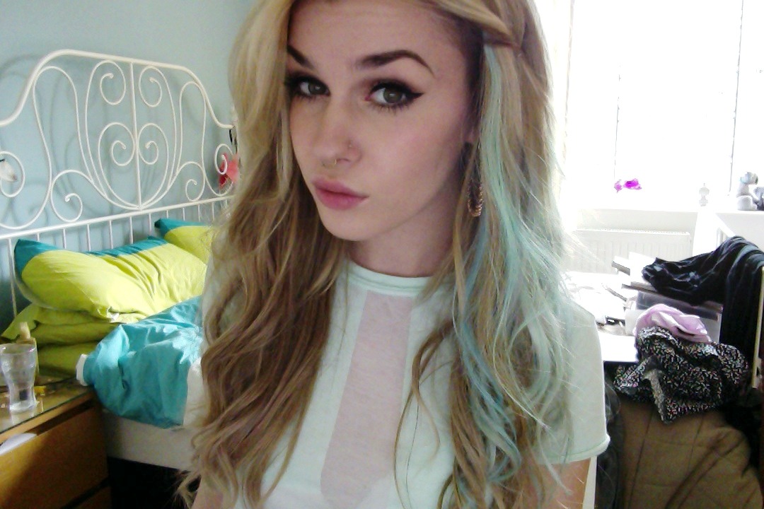 livewithoutregretxx:  so bored with my hair i keep changing the colour every other